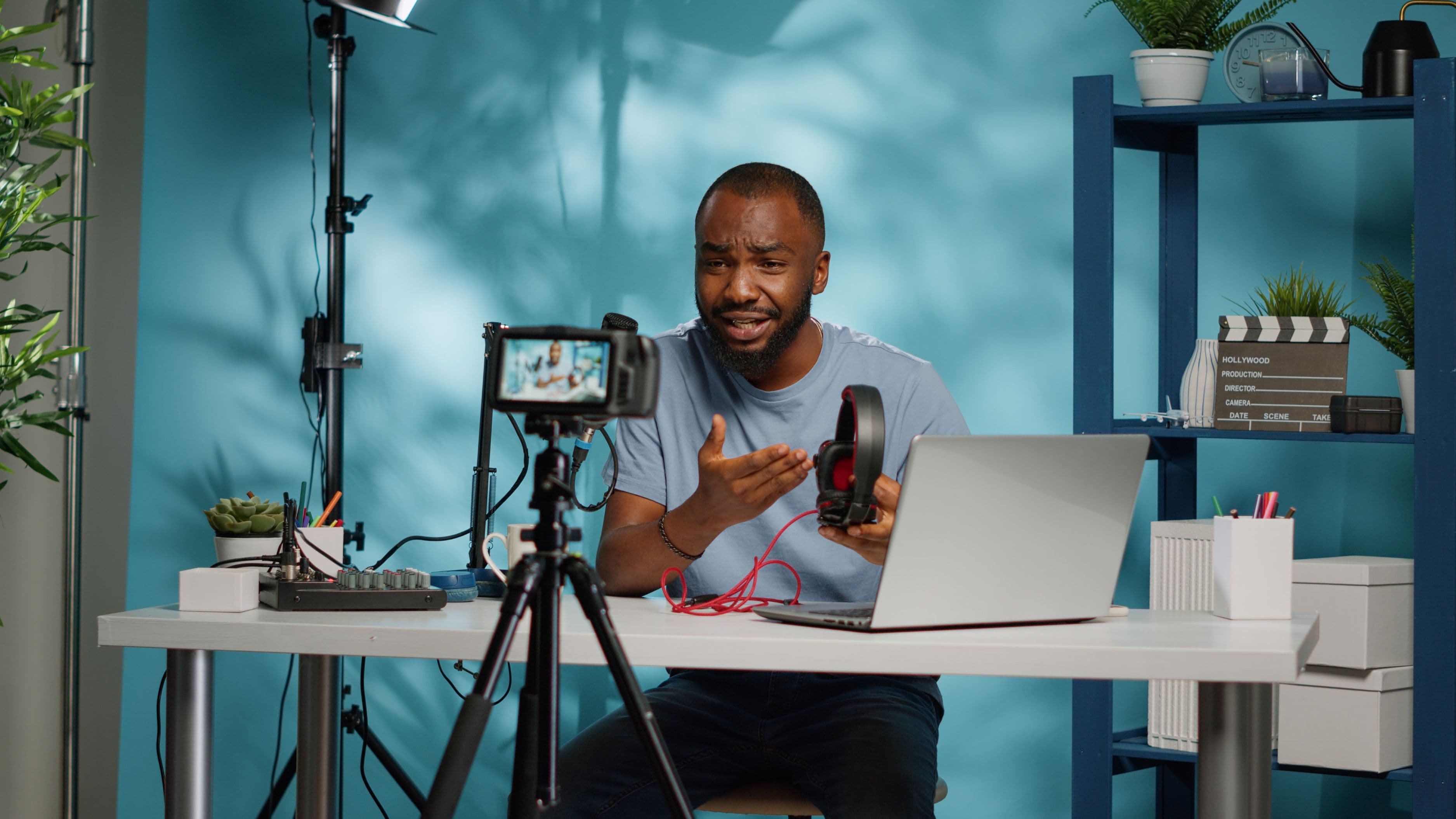 Can You Really Make Money Teaching Others How to Score the Best Tech Deals?